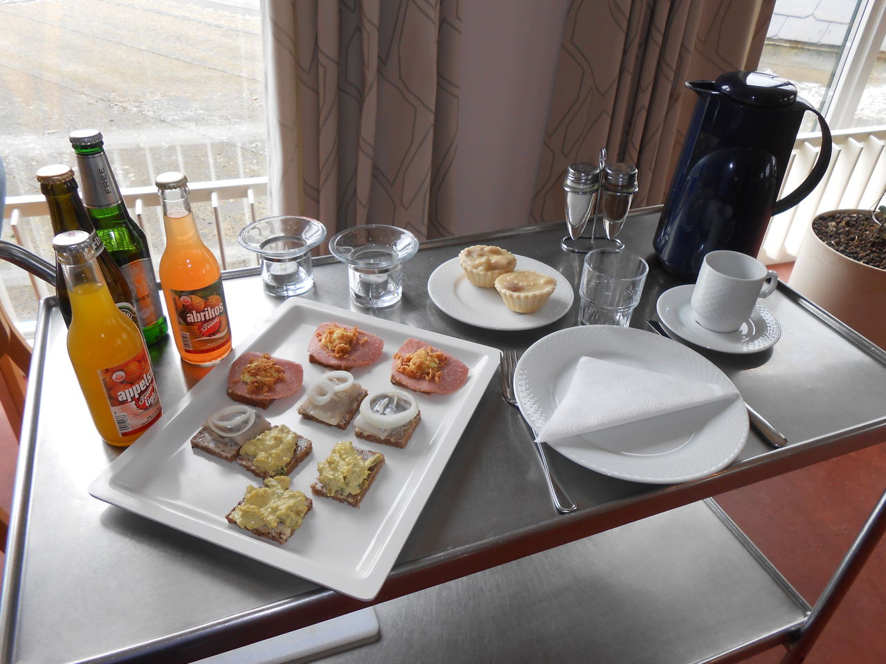 Smørrebrød, lun ret og drikkevarer